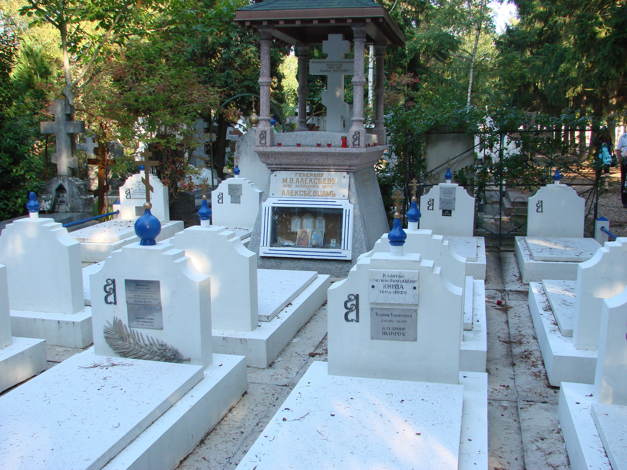 Кладбище Сан Женевьев де Буа