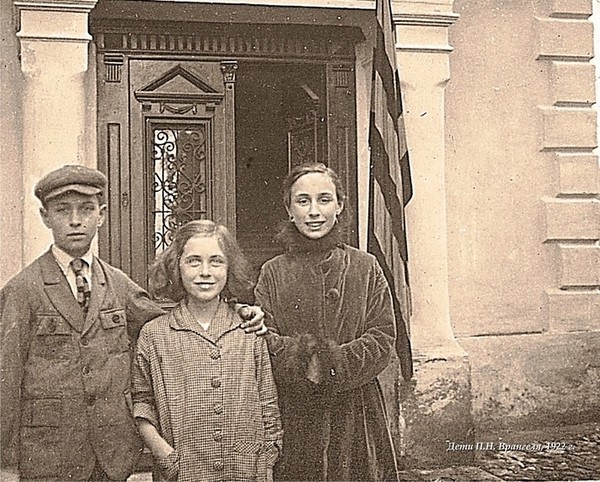 Петр, Наталья, Елена - дети генерала Врангеля в эмиграции. 1922 год