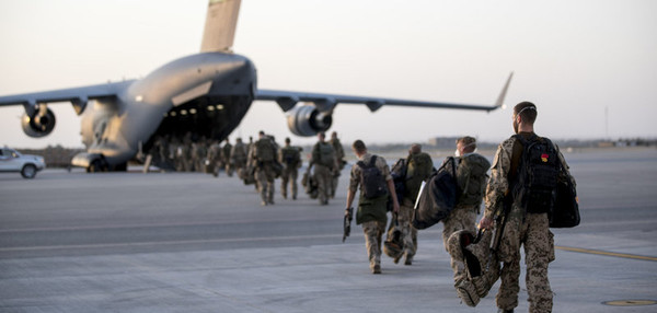 Bundeswehr-Soldaten ziehen aus Afghanistan ab: Die Zukunft des Landes bleibt ungewiss (Camp Marmal, Masar-i-Sharif, 29.6.2021)
Torsten Kraatz/Bundeswehr/dpa
https://www.jungewelt.de/artikel/405542.truppenabzug-afghanistan-das-bedeutet-eine-fortf%C3%BChrung-des-krieges.html