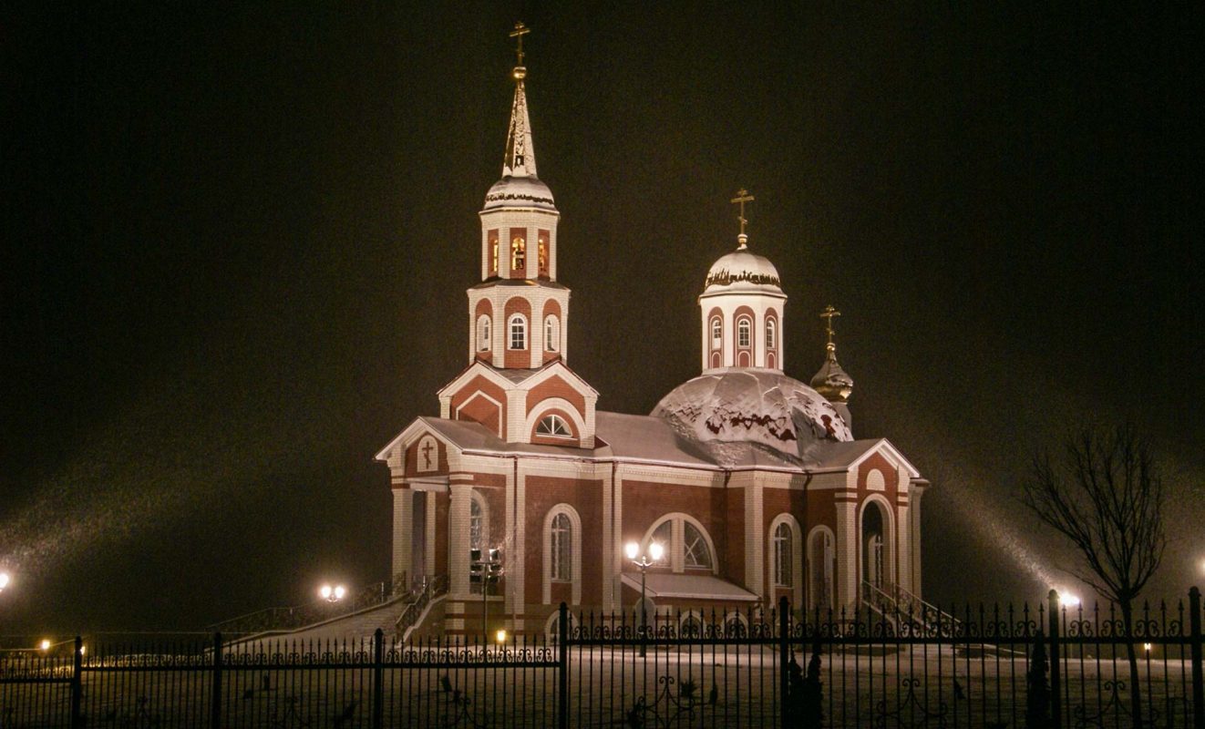 Храм георгия победоносца рязань. Храм Георгия Победоносца Брянск. Ночь Брянск собор. Храм Георгия Победоносца Брянск самолет. Церковь Георгия Победоносца на новостройке Брянск.